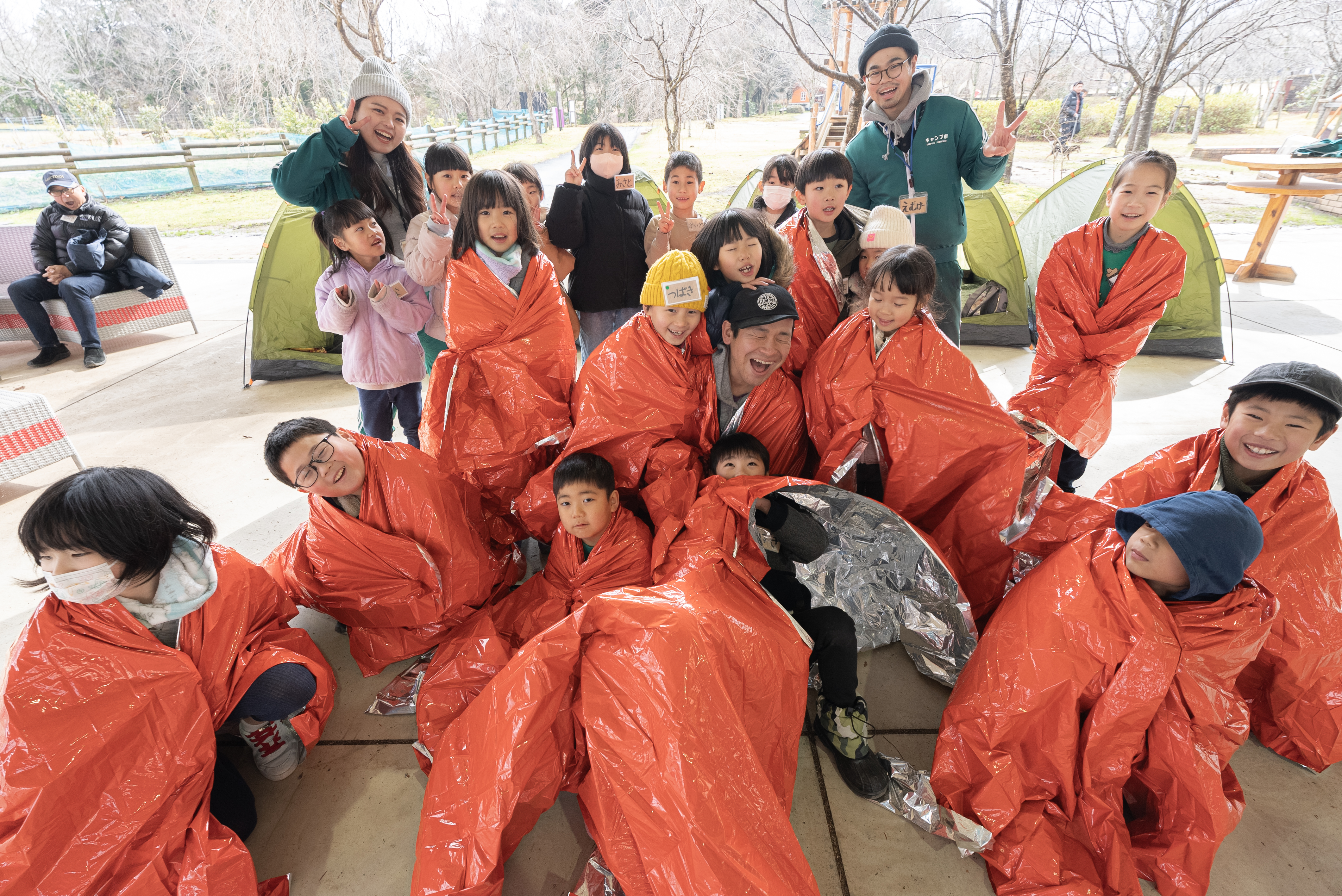 防災キャンプで頼む子供達